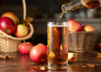 خواص شگفت انگیز آب سیب برای سلامتی: بررسی کامل فواید آب سیب